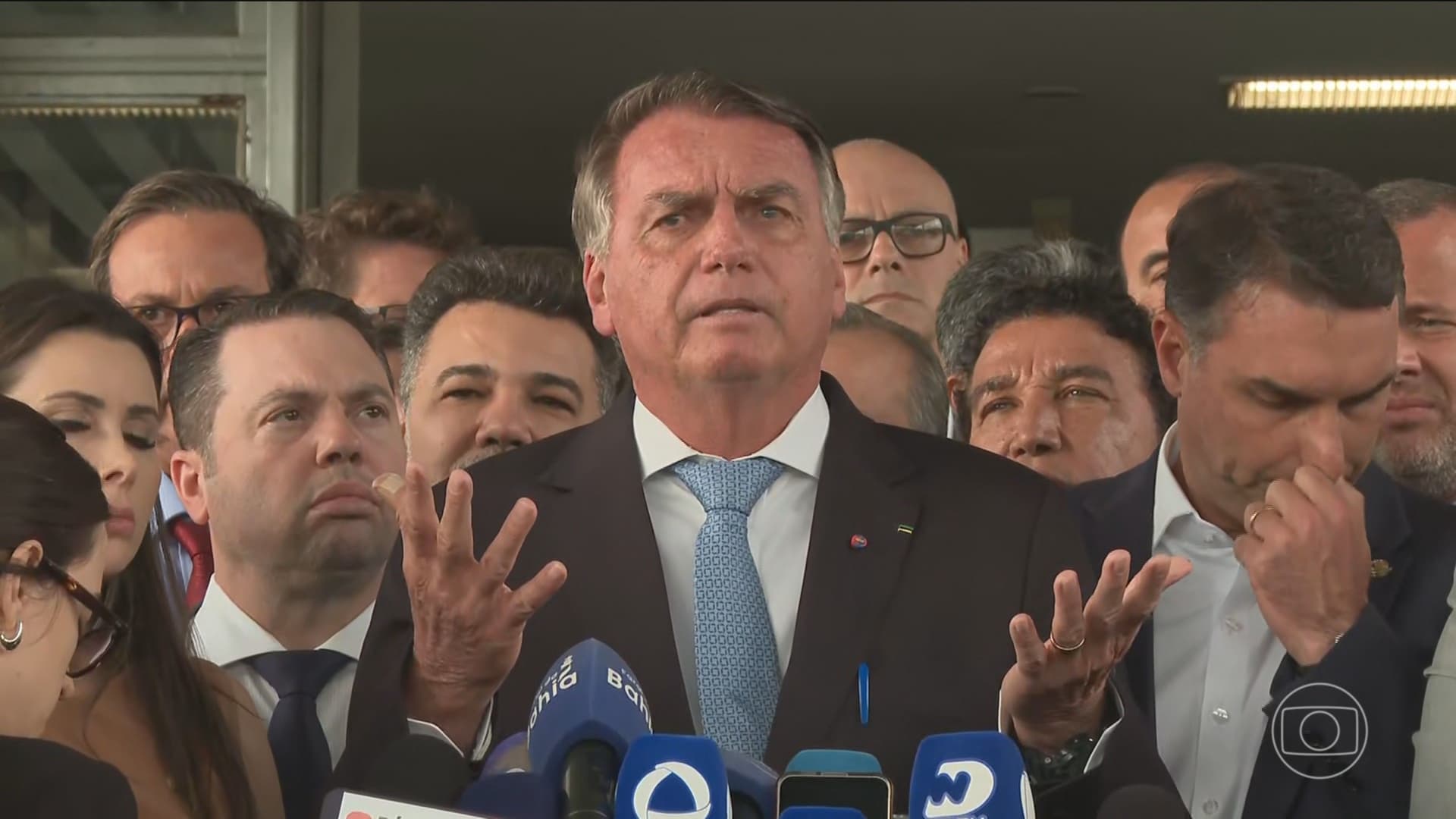 Bolsonaro Ignora Julgamento e Causa Frustração em Aliados