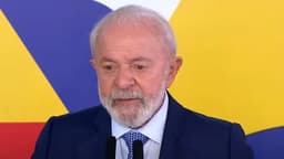 Lula promete avanços na reforma agrária ao MST