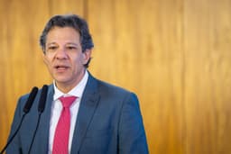 Ministro da Fazenda, Fernando Haddad, discute medida provisória sobre IOF no Congresso Nacional. Reprodução: Globo
