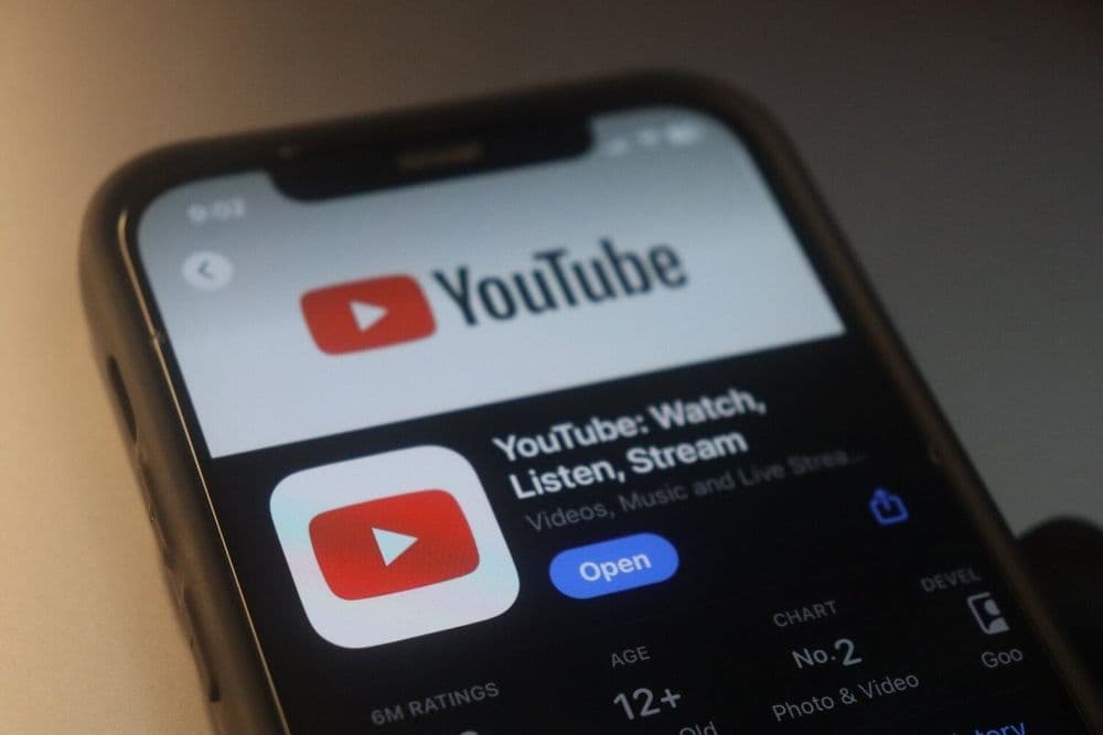 Usuários podem em breve assinar YouTube Premium ou Premium Lite pelo iPhone. Reprodução: Gizmodo