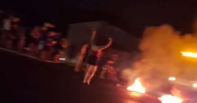 Moradores de Viamão protestam por falta de energia elétrica