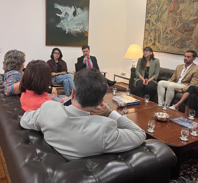 Lara Souza se reúne com a Secretária-Geral do Itamaraty em apoio ao marido, ativista detido em Israel. Reprodução: Globo