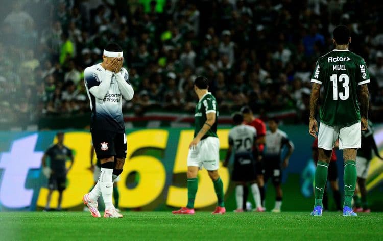 Equipe campeã paulista enfrenta dificuldades e sofre derrota para principal rival em jogo decisivo. Reprodução: Globo