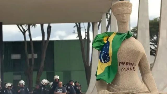 Supremo STF Condena Mulher por Pichar Estátua