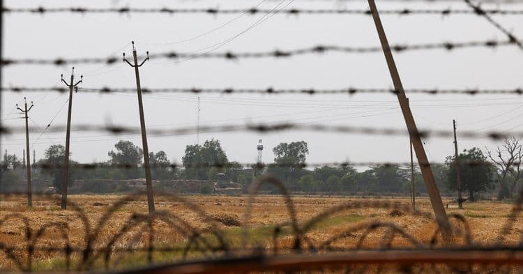 Ministro da Defesa do Paquistão alerta sobre iminência de incursão militar da Índia após ataque em Caxemira. Reprodução: Reuters