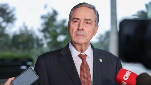 Barroso critica negativismo e defende Brasil sustentável