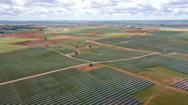 Solaria comemora aumento de 127% no lucro do primeiro trimestre e dispara na Bolsa. Reprodução: El País