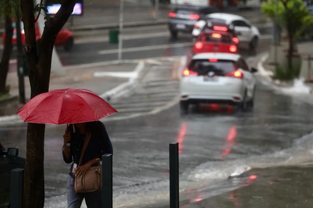 Tempo instável nesta quinta-feira no litoral de SP com chuva intensa. Reprodução: Retorno do item 11