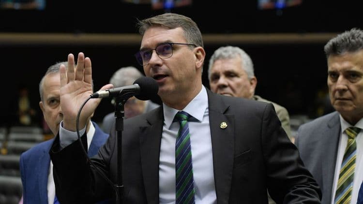 AGU solicita rejeição de queixa-crime de Flávio contra Haddad