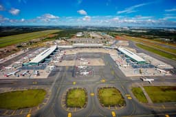 Congestionamento ao redor do Aeroporto de Brasília durante o Portões Abertos da FAB, com acidente de veículos. Reprodução: Retorno do item 11