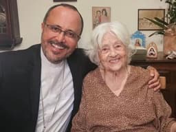 Adélia Prado, próxima de completar 90, recebe bênção apostólica do Papa Leão XIV. Legenda da imagem. Reprodução: G1