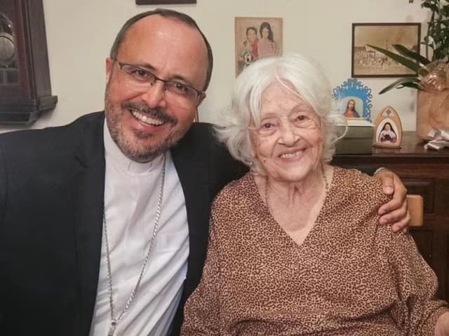 Adélia Prado, próxima de completar 90, recebe bênção apostólica do Papa Leão XIV. Legenda da imagem. Reprodução: G1