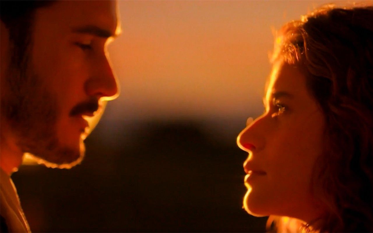 João Raul e Agrado trocam o primeiro beijo. Reprodução: Gshow