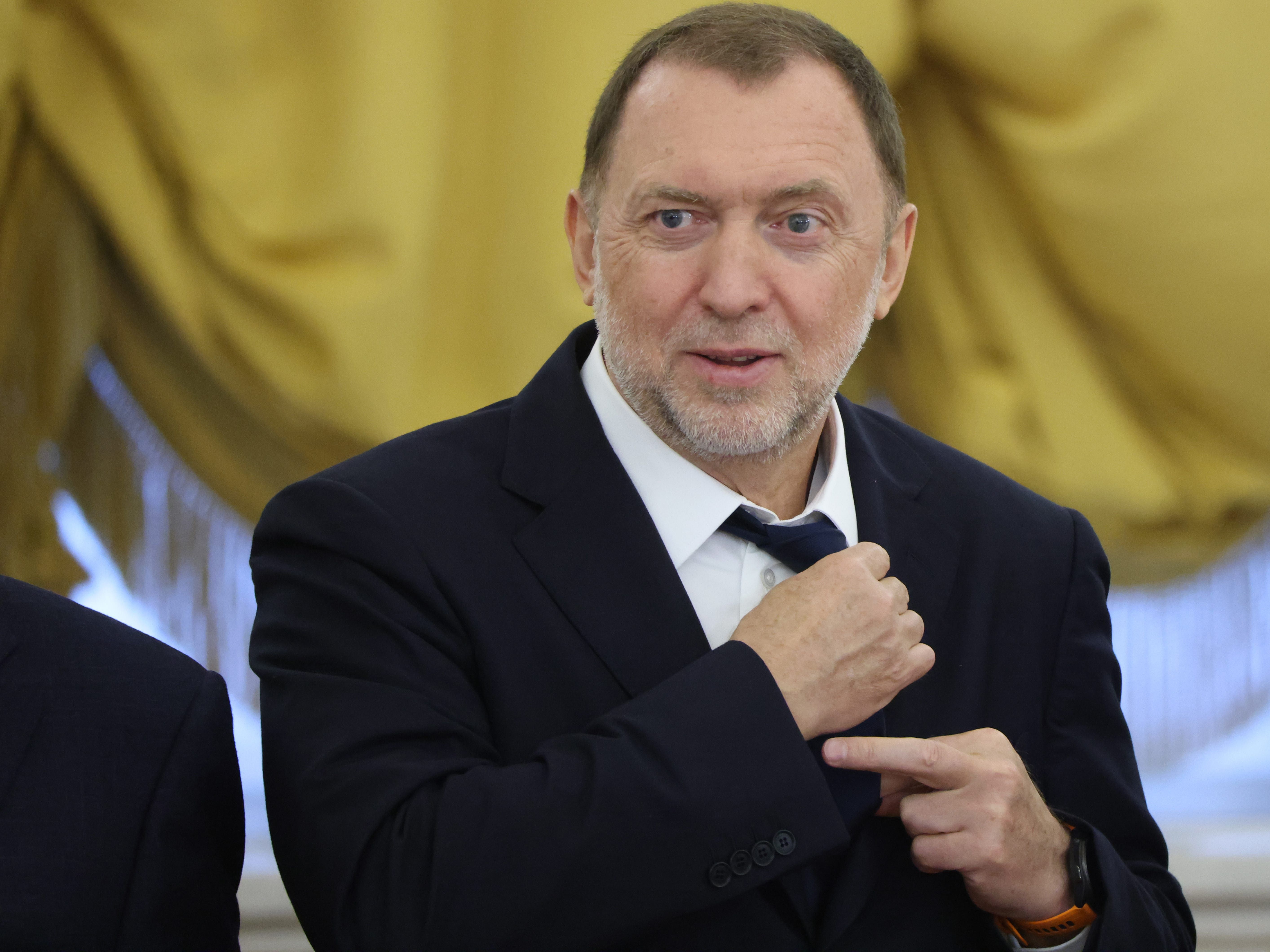 Bilionário russo defende jornadas de 12 horas e 6 dias para salvar a economia. Reprodução: Businessinsider