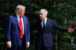 Donald Trump e o primeiro-ministro canadense Mark Carney discutem acordo comercial em Washington. Legenda da imagem. Reprodução: Globo