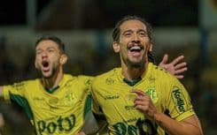 Chico da Costa celebra o segundo gol do Mirassol na vitória sobre o Vasco. Reprodução: Agência Mirassol