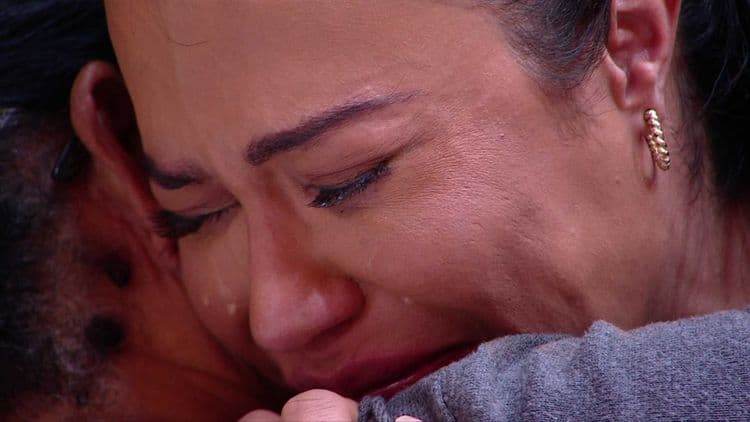 Gracyanne Barbosa se desculpa e revela história de vida