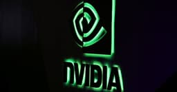 Huawei anuncia início de remessas em massa do chip de inteligência artificial 910C para clientes chineses. Reprodução: Reuters