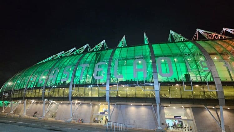 Movimentação dos jogadores durante a partida da Série A do Campeonato Brasileiro. Reprodução: Globo