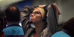 Investidores celebram alta recorde do S&P 500, mas especialistas alertam sobre riscos de recessão. Reprodução: Business Insider