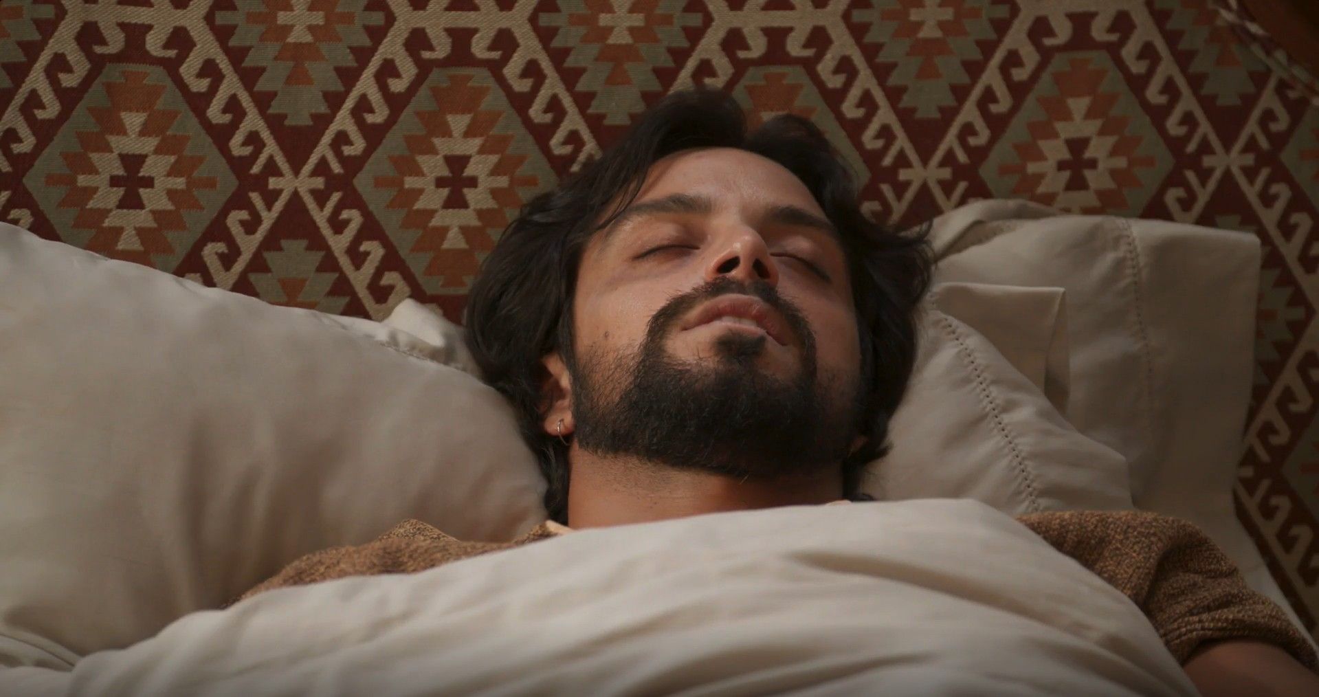 Omar sobrevive à cirurgia na novela A Nobreza do Amor.. Reprodução: Gshow