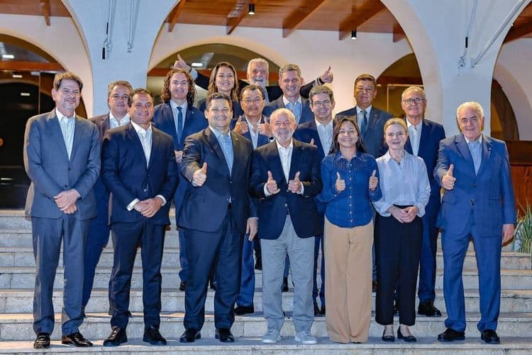 Presidente da República e a ministra Gleisi Hoffmann em evento oficial. Reprodução: CNN Brasil