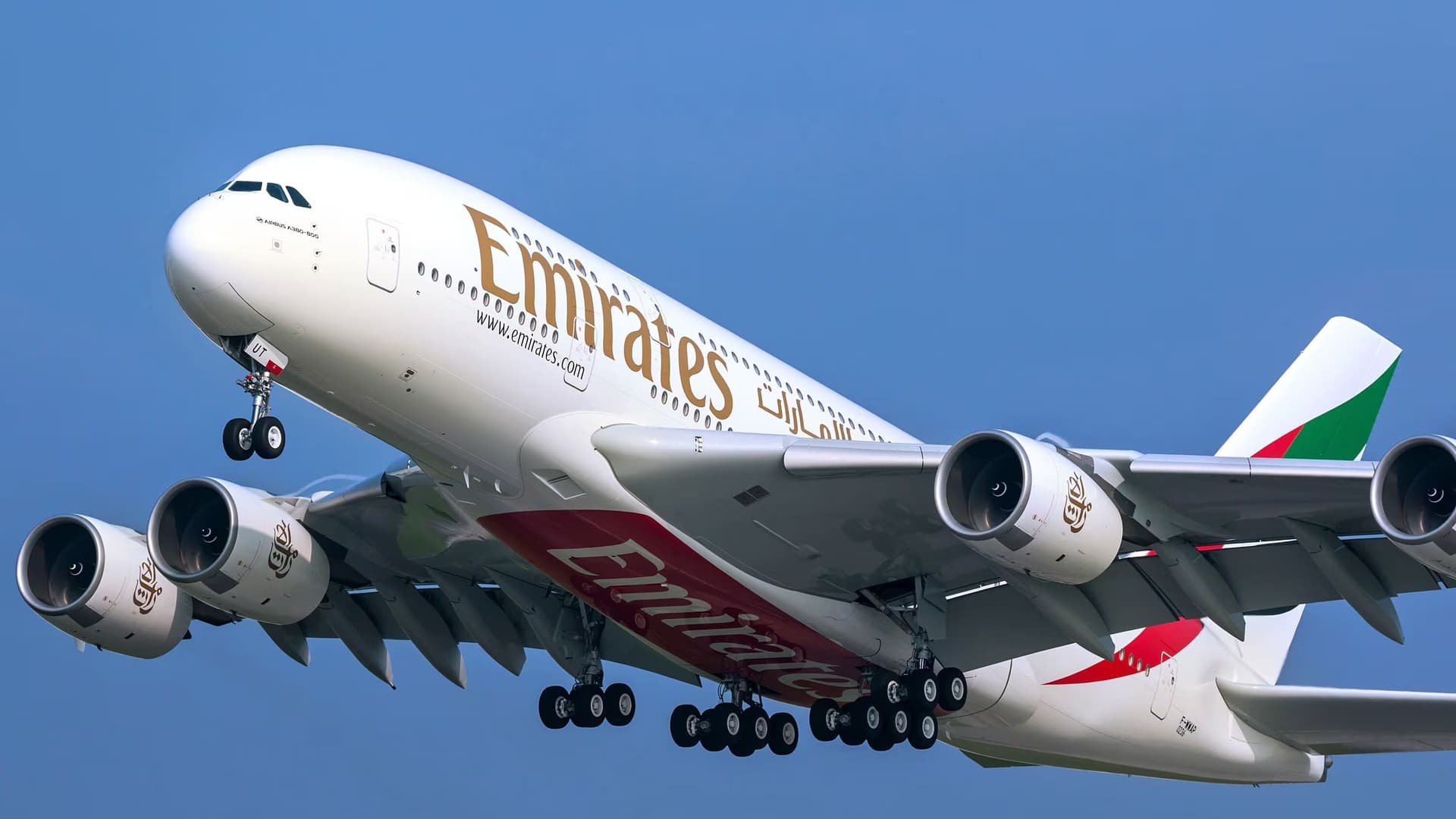Emirates proíbe uso de power banks a bordo após riscos de incêndio em voos. Reprodução: Tecnoblog