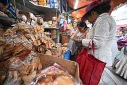 Faltam pães frescos em La Paz devido à crise econômica antes das eleições. Reprodução: Globo
