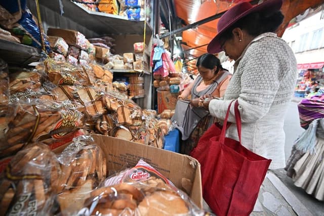 Faltam pães frescos em La Paz devido à crise econômica antes das eleições. Reprodução: Globo