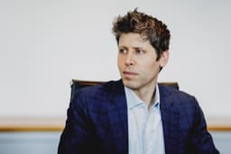 Sam Altman, CEO da OpenAI, em Berlim, diante da pressão das Big Tech. Legenda da imagem. Reprodução: Retorno do item 11