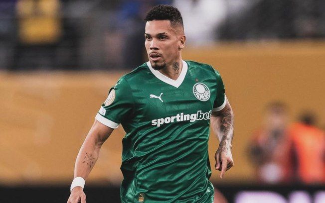 Paulinho aparece em passeio com Ronaldinho, sob críticas de torcedores palmeirenses. Reprodução: Esporte