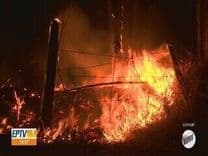 Incêndio atinge área às margens da Rodovia Dom Pedro em Campinas. Reprodução: EPTV
