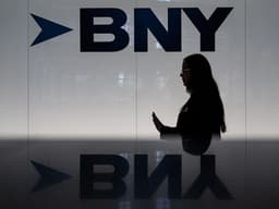 Executiva da BNY Wealth, Sinead Colton Grant, comenta fechamento da brecha de minimis e tarifas. Reprodução: Retorno do item 11