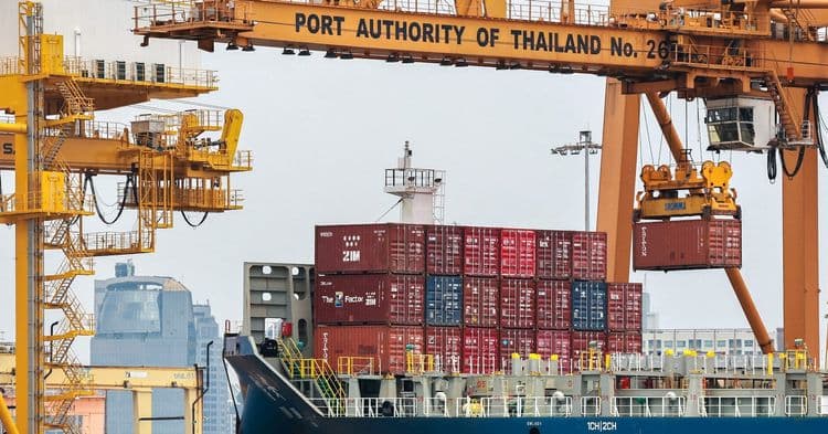 Exportações da Tailândia crescem 17,8% em março, superando previsões. Reprodução: Reuters