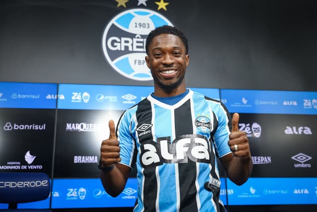 Grêmio ultrapassa limite de estrangeiros no elenco