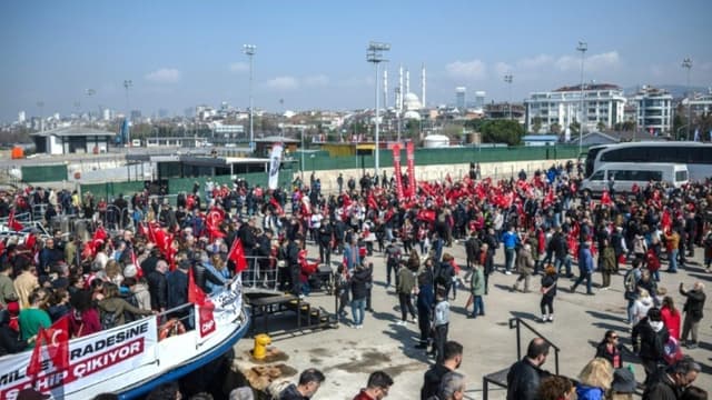 Manifestação em Istambul: Protesto Contra Prisão de Imamoglu