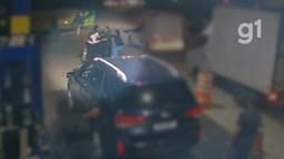 Momento em que mulher é ferida por faca em briga no posto de Bragança Paulista. Reprodução: Globo