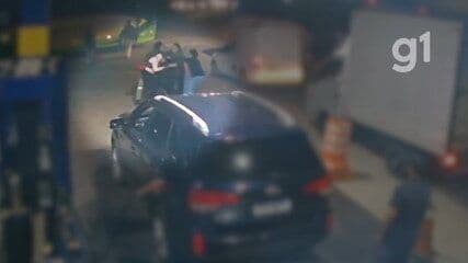 Momento em que mulher é ferida por faca em briga no posto de Bragança Paulista. Reprodução: Globo