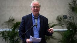 Militares barram visita do senador americano ao migrante salvadorenho em presídio. Reprodução: AFP