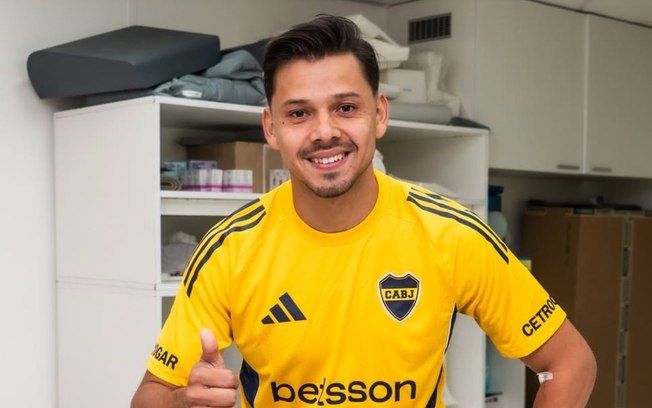 Ángel Romero, novo reforço do Boca Juniors, com a camisa do clube. Reprodução: Esporte