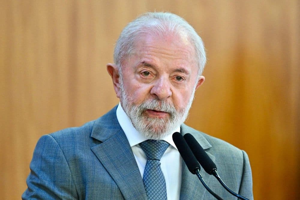 Lula da Silva e autoridades de outros países discutem busca por apoio político após crise econômica. Reprodução: Globo