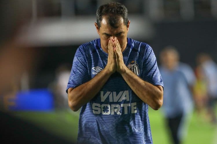 Carille Reflete sobre Passado no Santos em Confronto