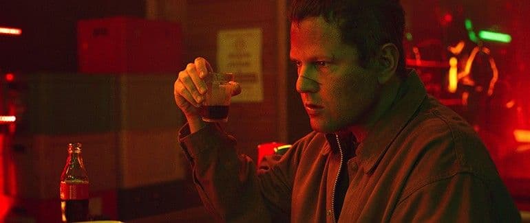 Cena de Enterre seus mortos: estrada árida e atmosfera apocalíptica. Legenda da imagem. Reprodução: Retorno do item 11