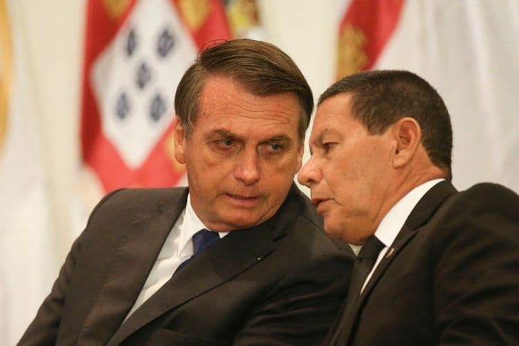 Mourão Questiona STF: A Acumulação de Funções em Julgamento de Bolsonaro