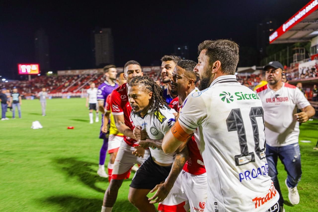 [Imagem relacionada a incidentes de racismo na Série B]. Reprodução: Ge