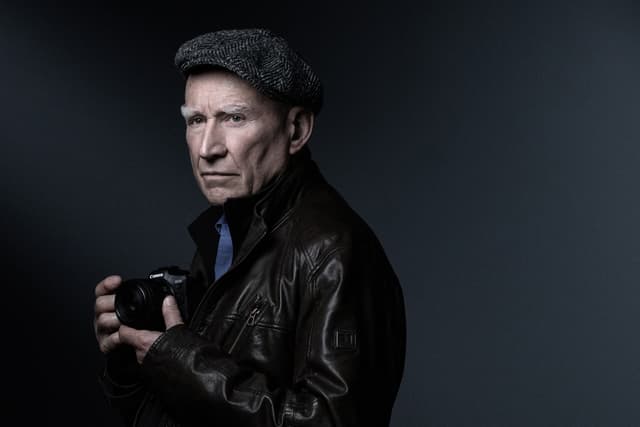 Sebastião Salgado, ícone da fotografia e defensor da natureza, faleceu aos 81 anos. Legenda da imagem. Reprodução: Globo