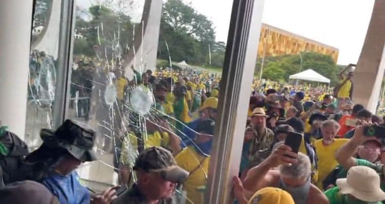 Bolsonaro defende anistia como ato humanitário