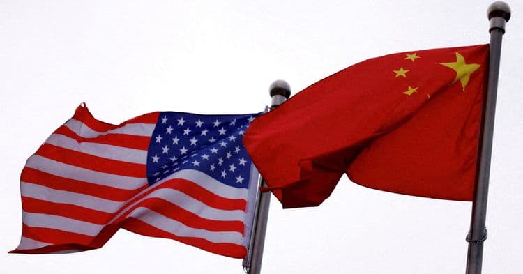 Imagem de propaganda da China em resposta a tarifas dos EUA, destacando Mao Zedong. Reprodução: Reuters