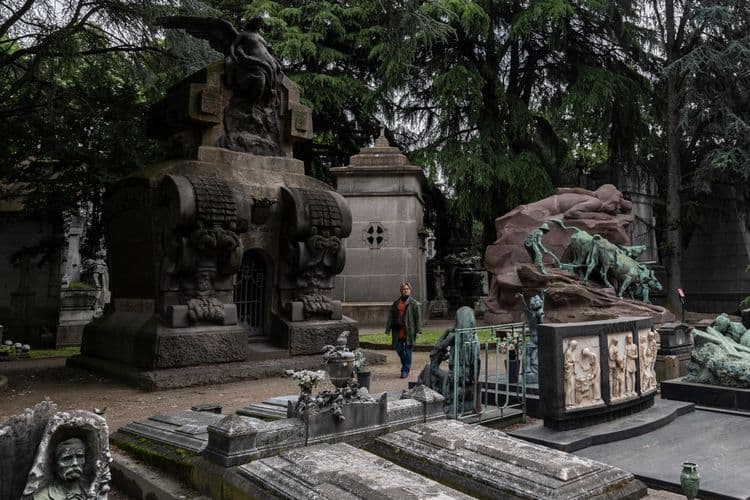 Caminhada audioguiada sobre a finitude da vida no Cementerio de San Isidro.; Reprodução: El País