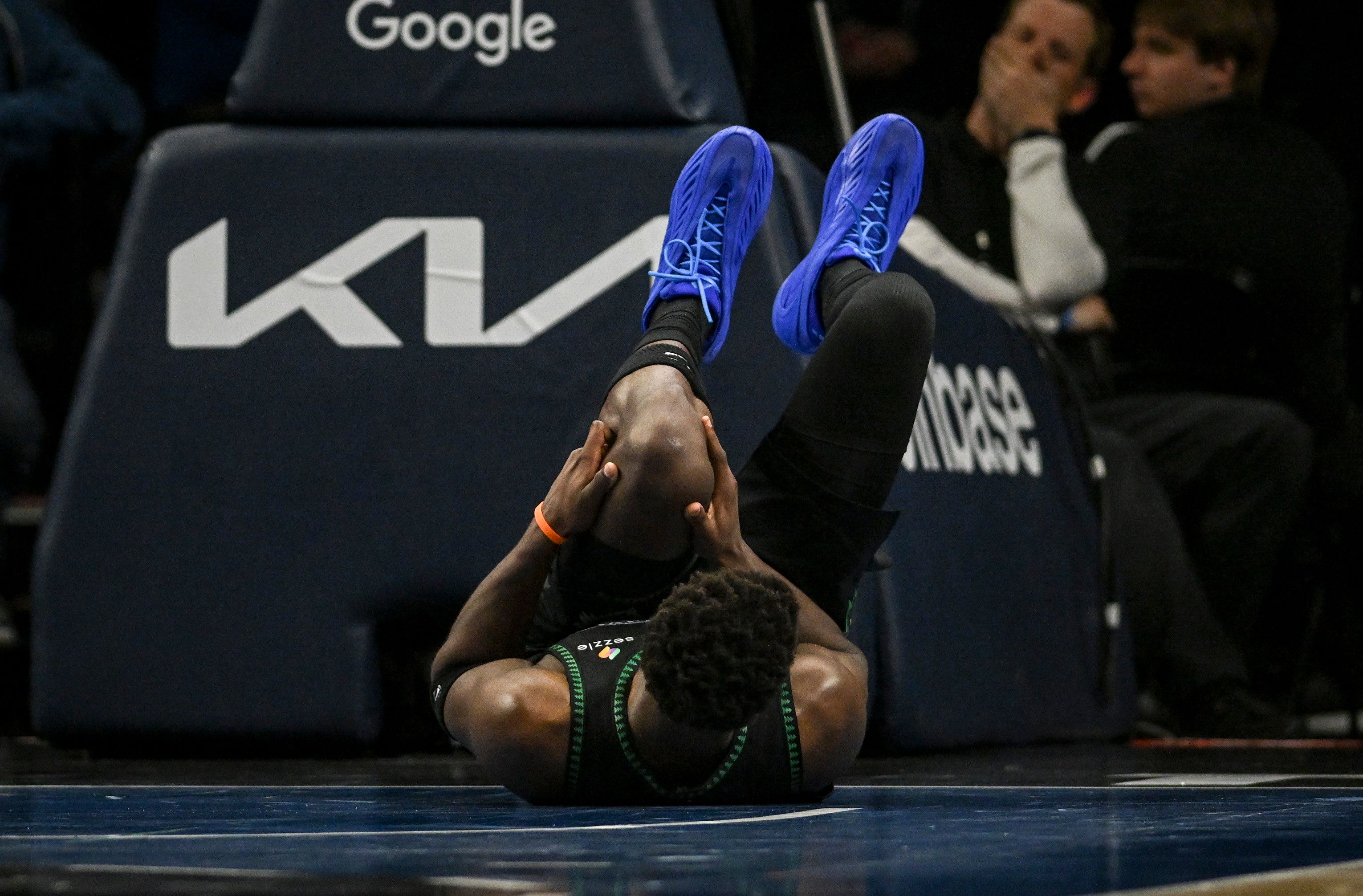 [Jogo tenso entre Wolves e Nuggets termina com vitória dos Wolves e confusão, além de lesões em DiVincenzo e Edwards]. Reprodução: Ge